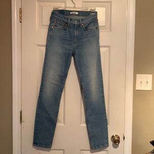 RE/DONE 90’s Mid Rise ankle Crop in soft indigo wash. Size 25. These are tall.